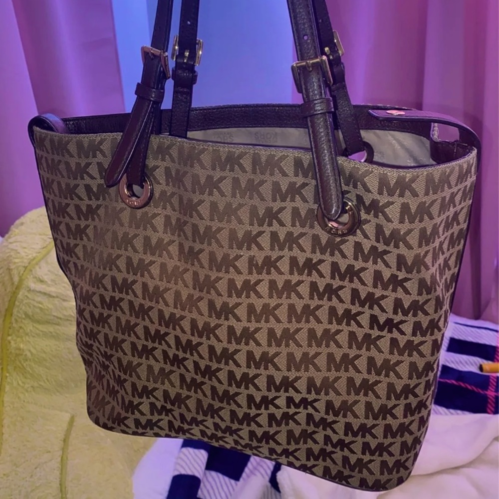 Michael Kors Purse Make Offers!!